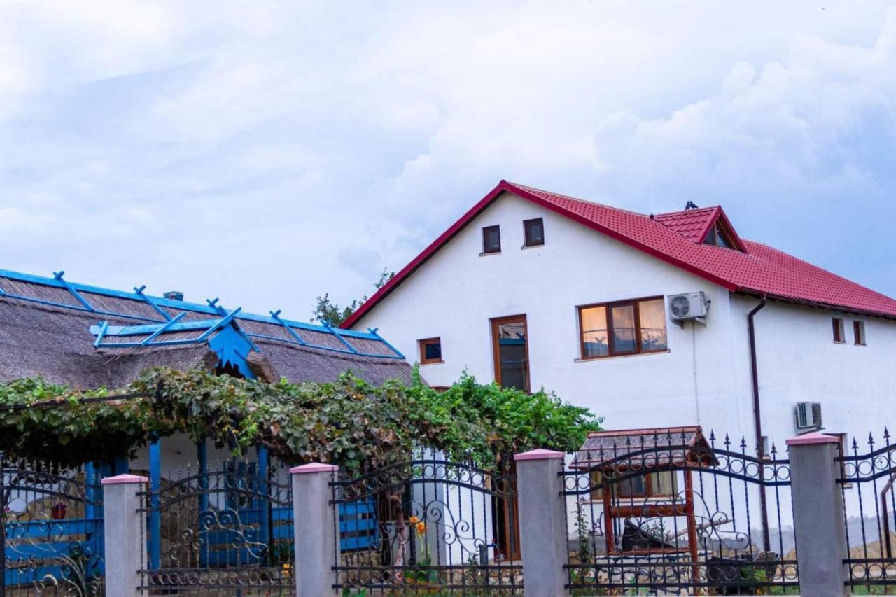 Отель Casa Rasaritul Soarelui Sarichioi Экстерьер фото